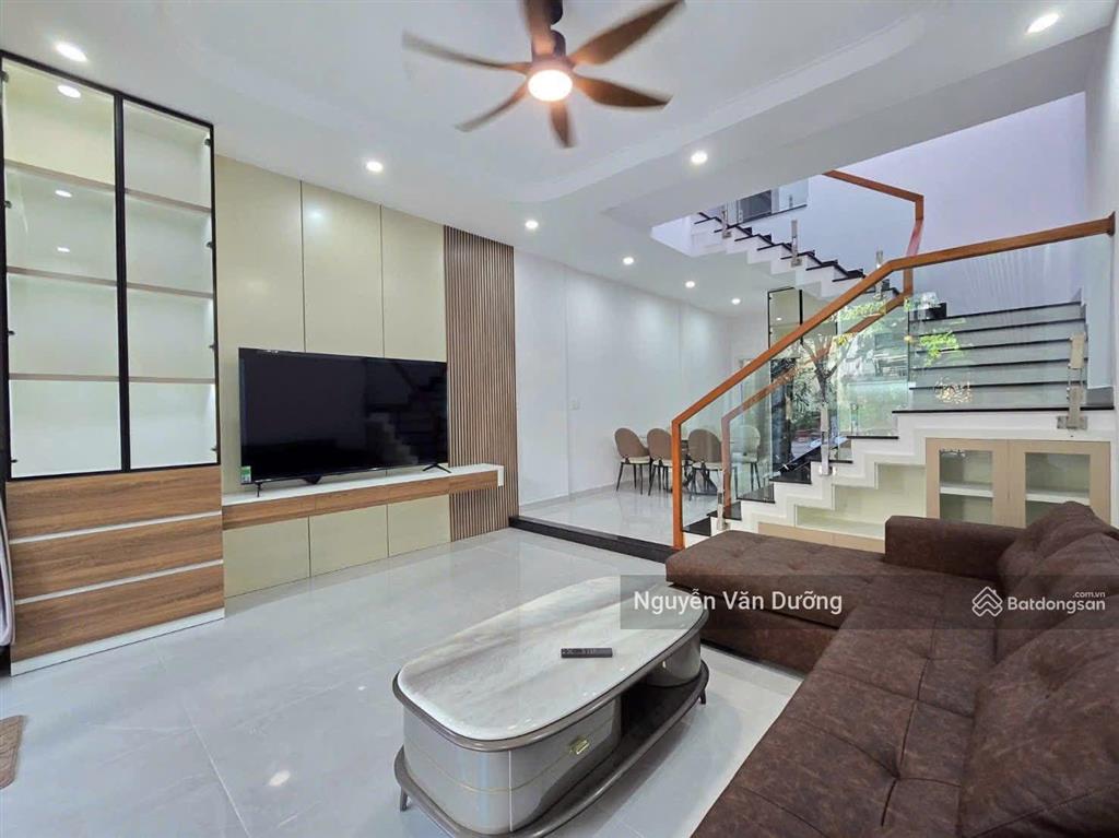 Chốt gấp! lô góc phố đặng tiến đông, ngõ thông gần phố, ô tô cách 30m, sân xe riêng, 38m2 * 5t