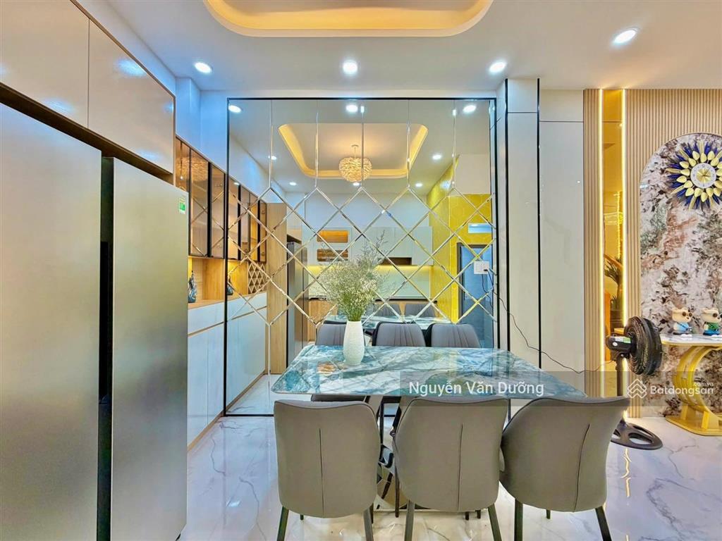 Chốt nhanh! lô góc phố đặng tiến đông, ngõ thông gần phố, ô tô cách 30m, sân xe riêng, dt 38m2 * 5t