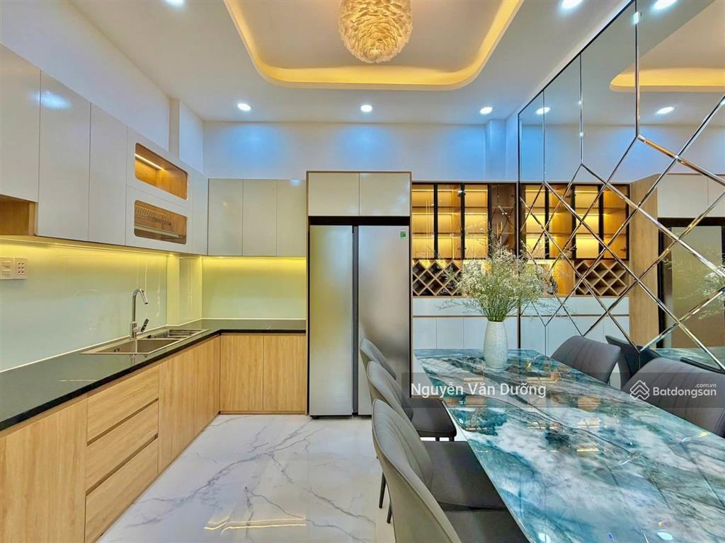 Chốt nhanh! lô góc phố đặng tiến đông, ngõ thông gần phố, ô tô cách 30m, sân xe riêng, dt 38m2 * 5t