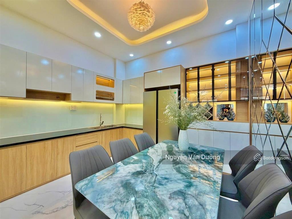 Chốt nhanh! lô góc phố đặng tiến đông, ngõ thông gần phố, ô tô cách 30m, sân xe riêng, dt 38m2 * 5t