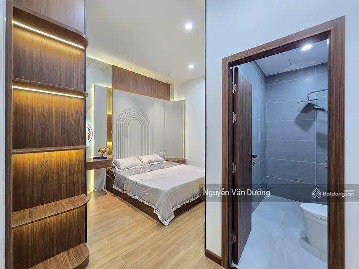 Bán nhanh! lô góc phố đặng tiến đông, ngõ thông gần phố, ô tô cách 30m, sân xe riêng, 42m2*5t