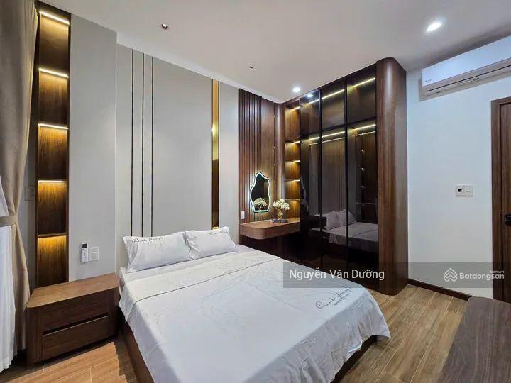 Bán nhanh! lô góc phố đặng tiến đông, ngõ thông gần phố, ô tô cách 30m, sân xe riêng, 42m2*5t