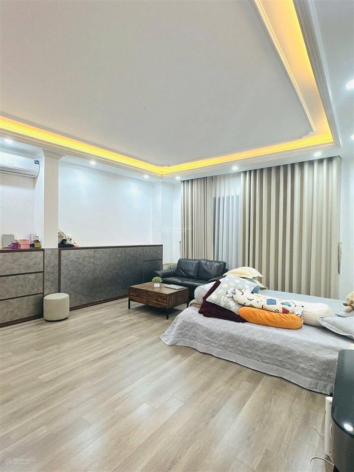 Nhà phố hào nam giáp hoàng cầu, ngõ thông sát phố, trước nhà thoáng sáng, ô tô đỗ gần, 40m2*5t