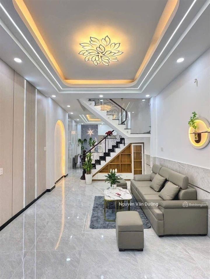Nhà phố hào nam giáp hoàng cầu, ngõ thông sát phố, trước nhà thoáng sáng, ô tô đỗ gần, 40m2*5t