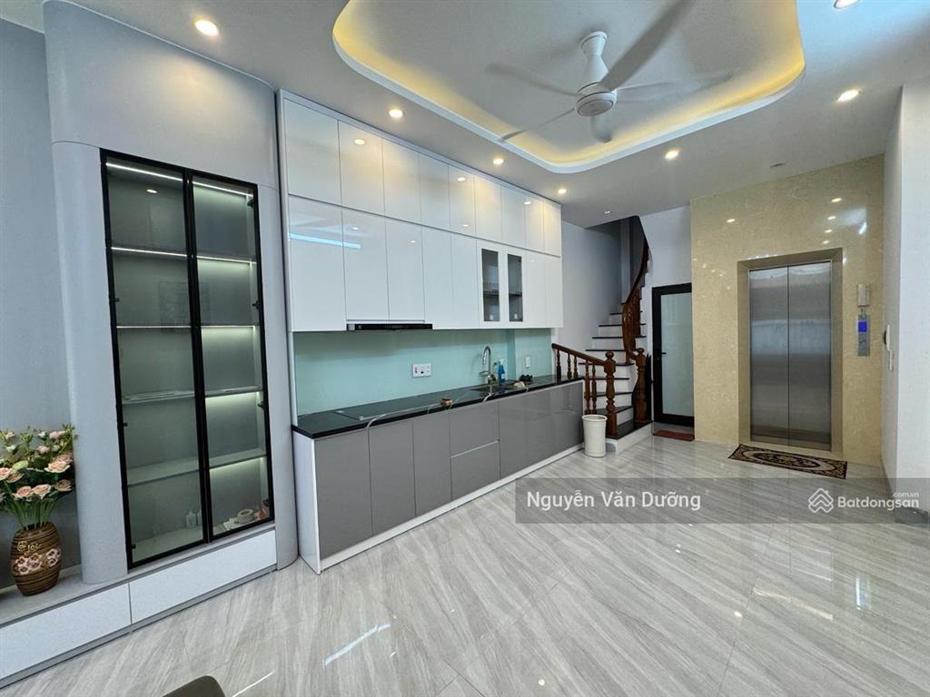 Giá sốc! 2 thoáng phố yên lãng, thang máy xịn, ngõ nông 15m ra ô tô, nhà dân xây, dt 39m2 * 6t