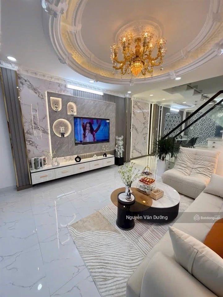 Nhà đẹp ở ngay phố pháo đài láng, gần ô tô, dân xây, ngõ nông thông thoáng, sân xe riêng, 42m2*5t