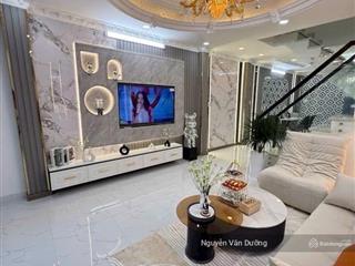 Nhà đẹp ở ngay phố pháo đài láng, gần ô tô, dân xây, ngõ nông thông thoáng, sân xe riêng, 42m2*5t
