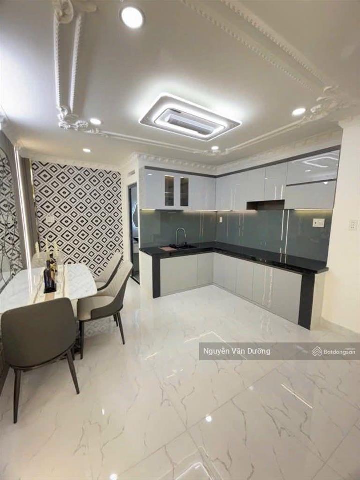 Nhà đẹp ở ngay phố pháo đài láng, gần ô tô, dân xây, ngõ nông thông thoáng, sân xe riêng, 42m2*5t