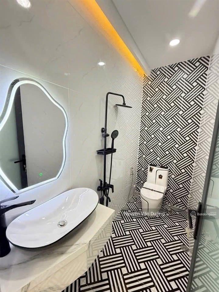 Nhà đẹp ở ngay phố pháo đài láng, gần ô tô, dân xây, ngõ nông thông thoáng, sân xe riêng, 42m2*5t
