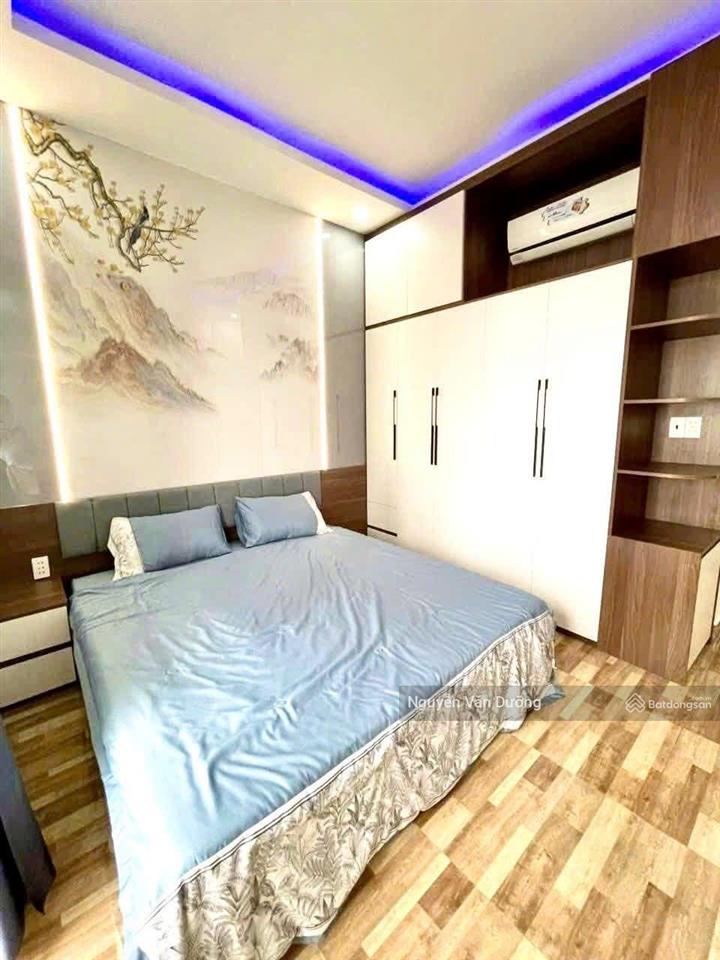 Hiếm có! nhà đường láng, ngõ thông, ba gác vào tận cửa, gần đại học lớn, sân xe riêng, dt 39m2*5t