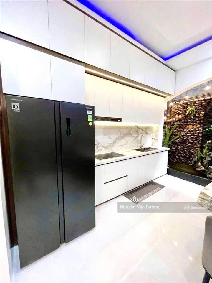 Hiếm có! nhà đường láng, ngõ thông, ba gác vào tận cửa, gần đại học lớn, sân xe riêng, dt 39m2*5t