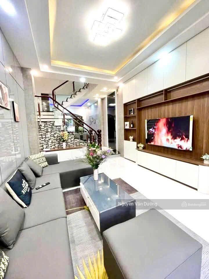 Hiếm có! nhà đường láng, ngõ thông, ba gác vào tận cửa, gần đại học lớn, sân xe riêng, dt 39m2*5t
