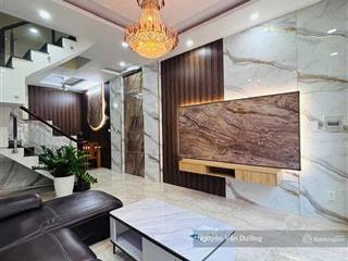 Giá hời! phố tôn thất tùng, lô góc 2 thoáng, vài bước ra phố, ngõ thông rộng, sân xe, dt 43m2*6t