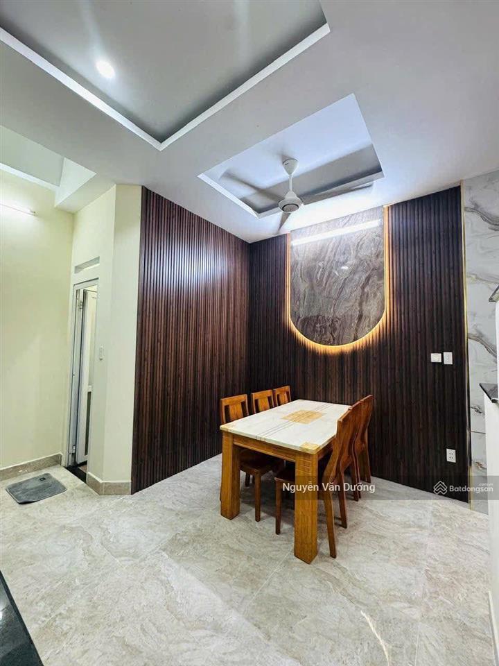 Giá hời! phố tôn thất tùng, lô góc 2 thoáng, vài bước ra phố, ngõ thông rộng, sân xe, dt 43m2*6t