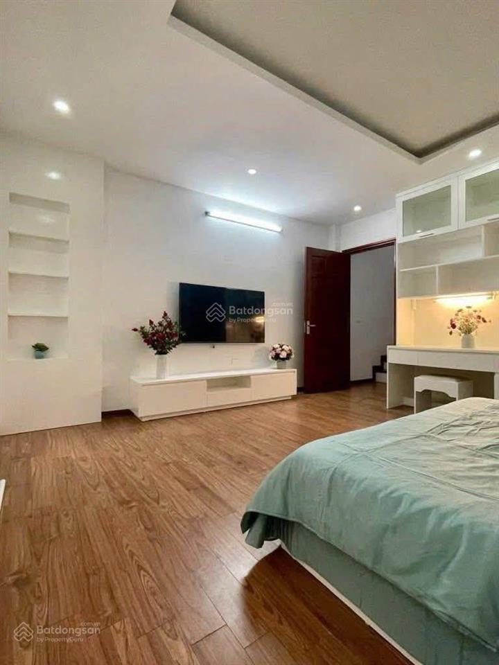 Giá hời! phố tôn thất tùng, lô góc 2 thoáng, vài bước ra phố, ngõ thông rộng, sân xe, dt 43m2*6t