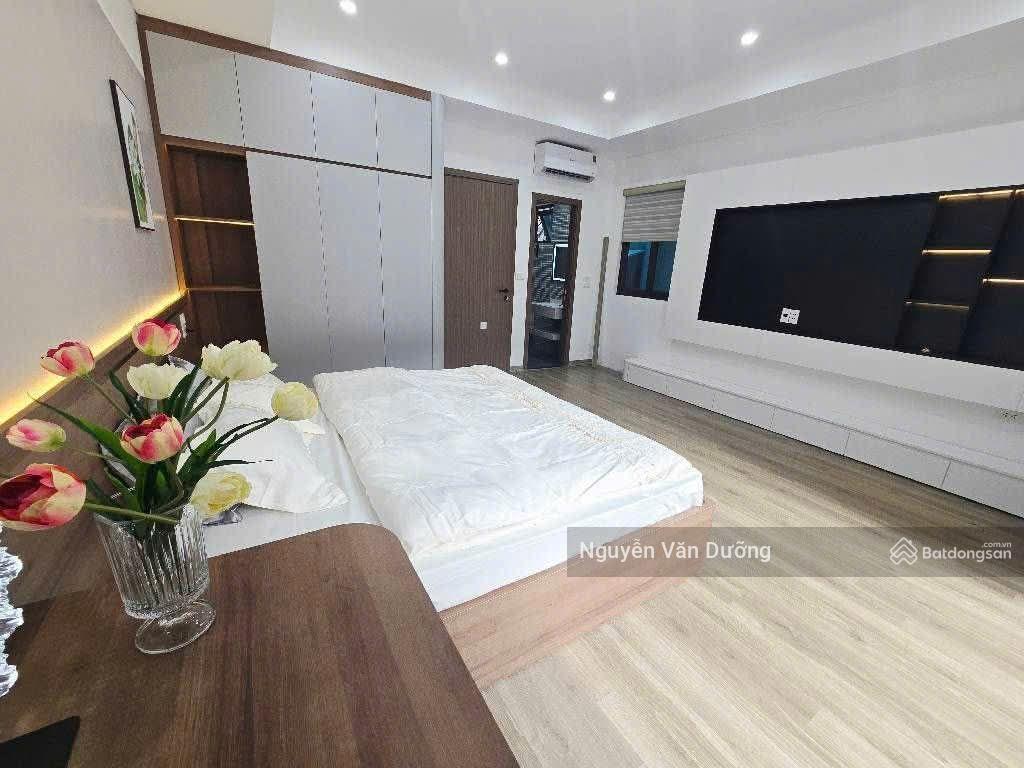 Bán nhà riêng phố giảng võ  cát linh, thang máy xịn sò, nhà đẹp ở ngay, sân xe riêng, dt 39m2* 6t