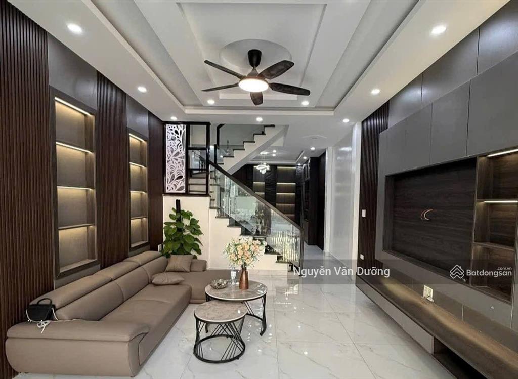 Nhà phố ngọc khánh  nguyễn chí thanh, 25m ra phố, ngõ nông thoáng, ô tô đỗ gần, dân xây, 40m2*5t