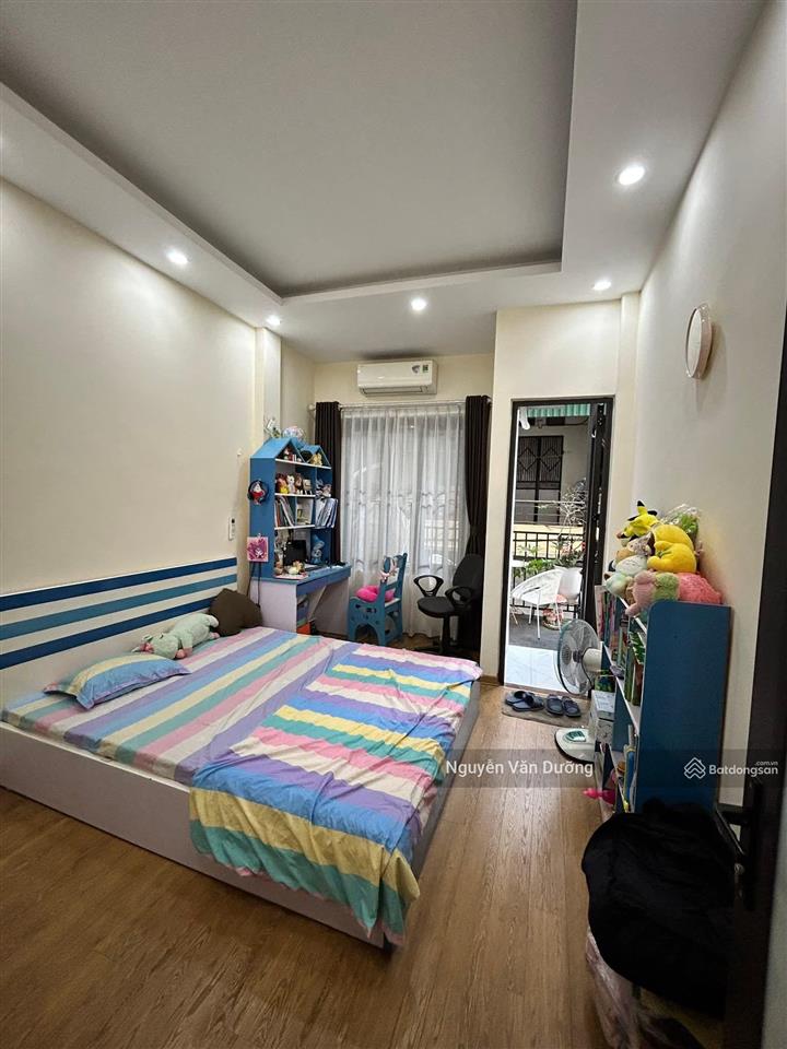 Có 102 nhà nguyễn phúc lai giáp hoàng cầu, ba gác đỗ, 25m oto, ngõ thông kd nhỏ lẻ, 38m*5t