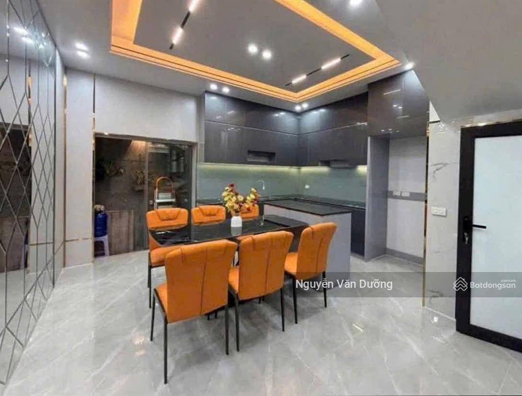 Đừng bỏ lỡ! phố trần hữu tước, gần phố, ngõ ba gác thông, ô tô cách 30m, sân xe riêng, 40m2*5t