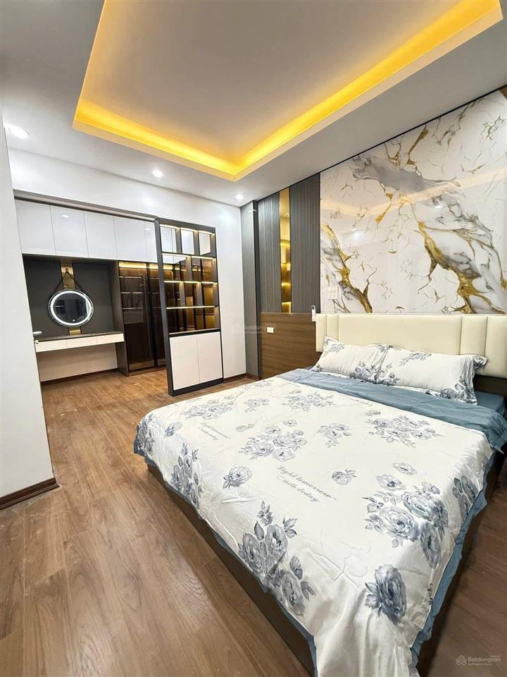 Đừng bỏ lỡ! phố trần hữu tước, gần phố, ngõ ba gác thông, ô tô cách 30m, sân xe riêng, 40m2*5t