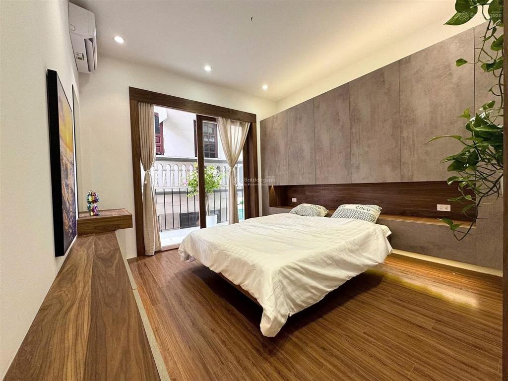 Đừng bỏ lỡ! phố trần hữu tước, gần phố, ngõ ba gác thông, ô tô cách 30m, sân xe riêng, 40m2*5t