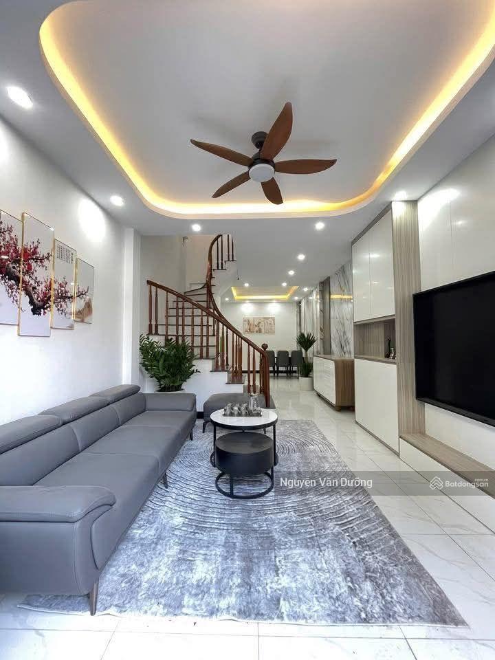 Gấp gấp! phố nguyễn lương bằng, 3 gác đỗ cửa, ngõ thông gần phố, ô tô gần, sân xe riêng, 40m2*5t