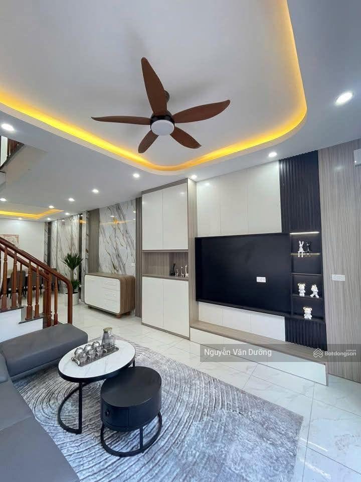 Gấp gấp! phố nguyễn lương bằng, 3 gác đỗ cửa, ngõ thông gần phố, ô tô gần, sân xe riêng, 40m2*5t