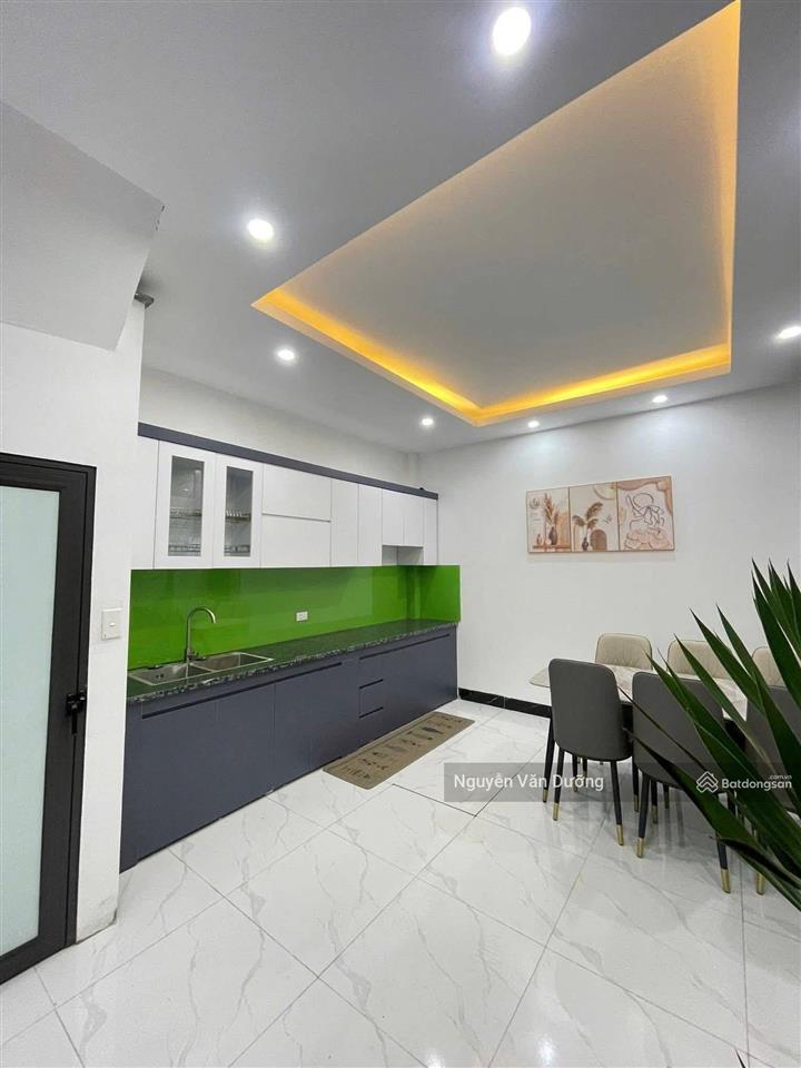Gấp gấp! phố nguyễn lương bằng, 3 gác đỗ cửa, ngõ thông gần phố, ô tô gần, sân xe riêng, 40m2*5t