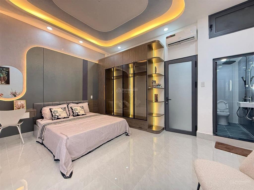 Gấp gấp! phố nguyễn lương bằng, 3 gác đỗ cửa, ngõ thông gần phố, ô tô gần, sân xe riêng, 40m2*5t