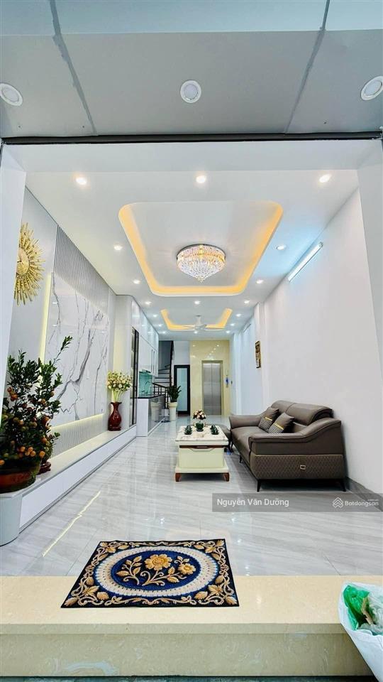 Hiếm thật sự, pháo đài láng còn sót lại căn nhà thang máy, 2 thoáng, ngõ thông, gần ô tô, 37m2*5t