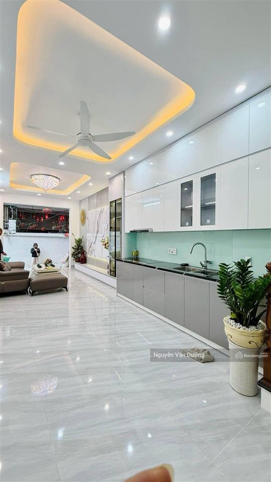 Hiếm thật sự, pháo đài láng còn sót lại căn nhà thang máy, 2 thoáng, ngõ thông, gần ô tô, 37m2*5t
