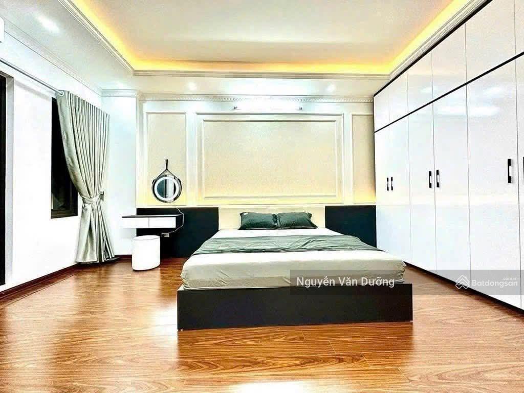Giá rẻ bất ngờ! nhà riêng lương định của, ngõ rộng thông, 5 tầng, ở ngay cực thích, sân xe riêng
