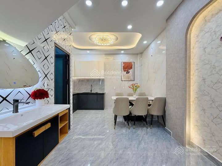 Đập hộp! lô góc pháo đài láng, ba gác đỗ cửa, ngõ thông, 30m ra ô tô, 44m2 * 5t, nhỉnh 8 tỷ