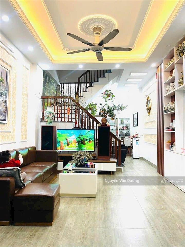 Rẻ bất ngờ, lô góc đặng văn ngữ, ngõ 3 gác thông, ba bước ra phố, gần hồ, sân xe riêng, 38m2*5t