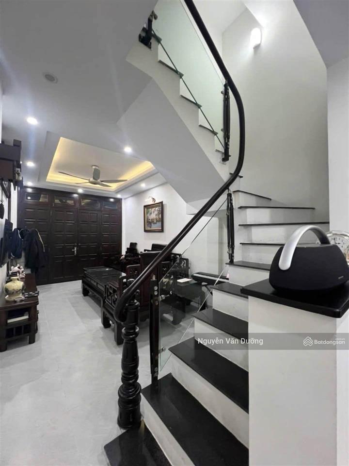Bán nhà riêng tôn thất tùng,1p ra phố, ngõ thông, sân để xe, kinh doanh, sổ đẹp, không qh, 40m2*5t