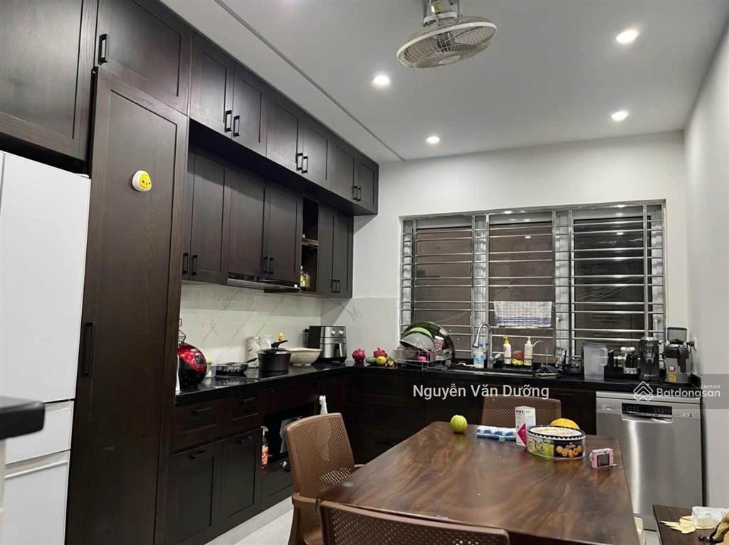 Bán nhà riêng tôn thất tùng,1p ra phố, ngõ thông, sân để xe, kinh doanh, sổ đẹp, không qh, 40m2*5t
