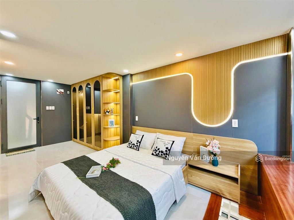 Nhà phố chùa láng, ngõ 3 gác thông, gần hồ, gần trường đại học, sân xe riêng, ko quy hoạch, 39m2*5t
