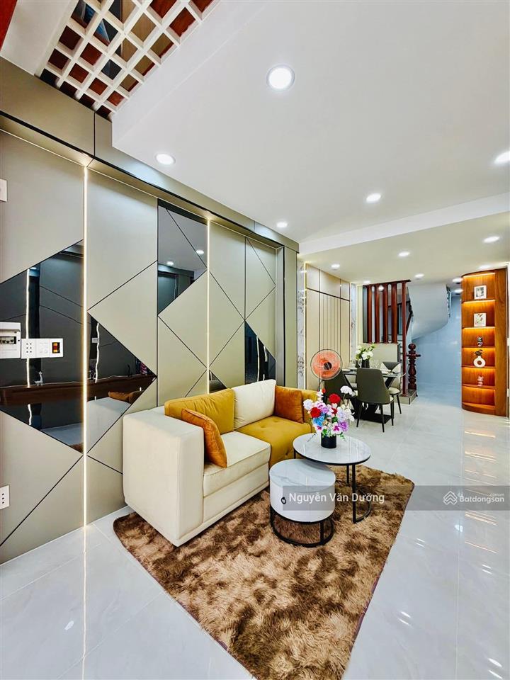 Nhà phố chùa láng, ngõ 3 gác thông, gần hồ, gần trường đại học, sân xe riêng, ko quy hoạch, 39m2*5t