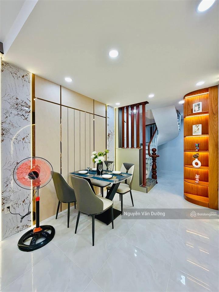 Nhà phố chùa láng, ngõ 3 gác thông, gần hồ, gần trường đại học, sân xe riêng, ko quy hoạch, 39m2*5t