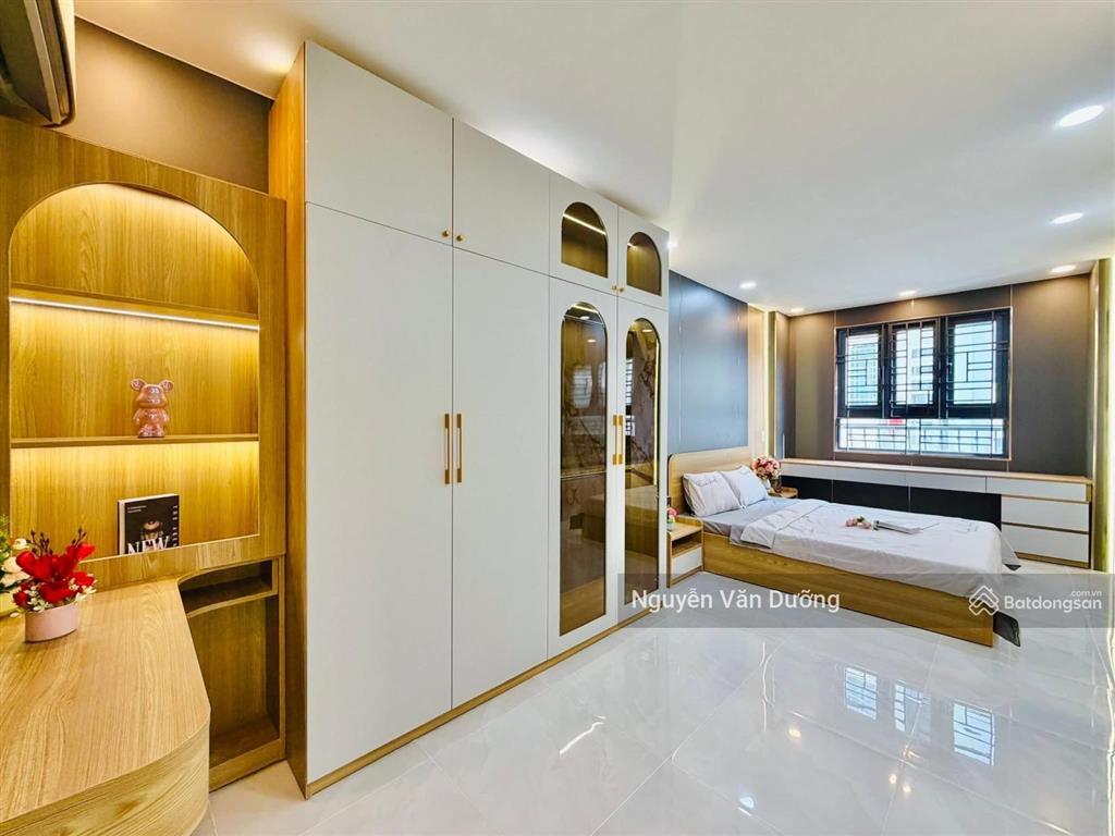 Nhà phố chùa láng, ngõ 3 gác thông, gần hồ, gần trường đại học, sân xe riêng, ko quy hoạch, 39m2*5t
