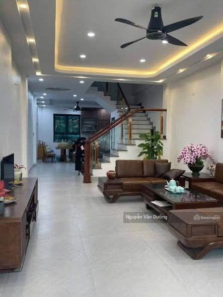 Rẻ quá! nhà đẹp đường láng, full nt, ba gác đỗ, ngõ thông, sân xe riêng, ko quy hoạch, dt 39m2*5t
