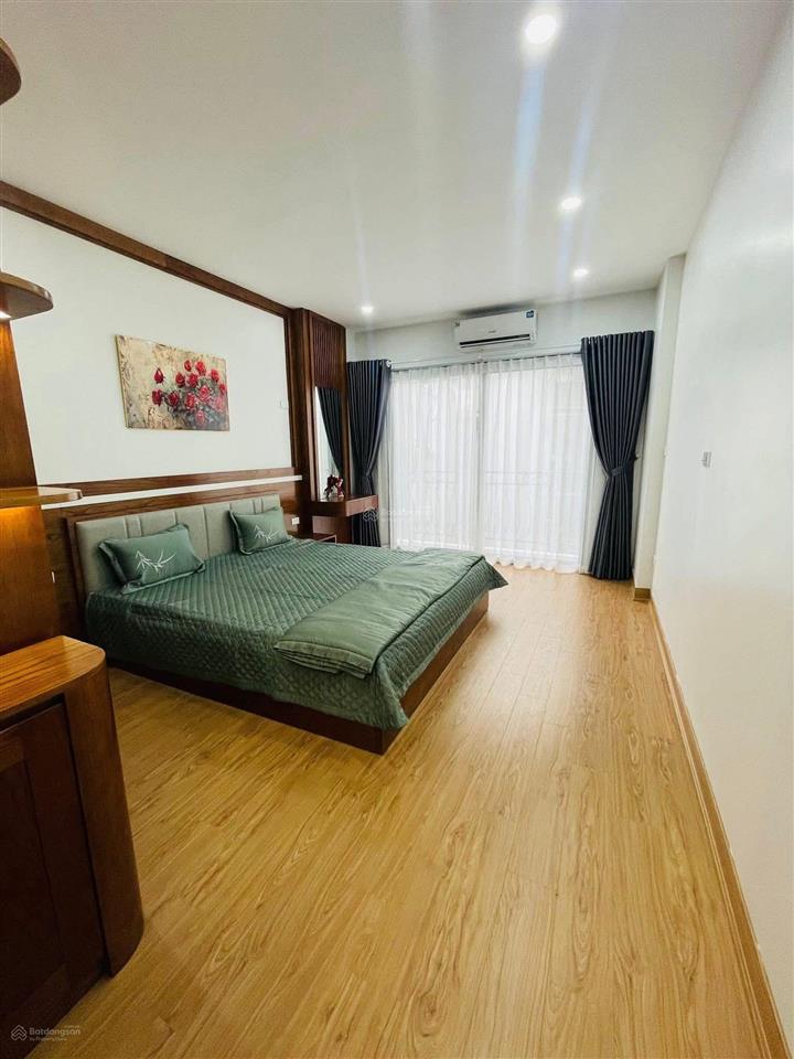 Cực hiếm! phố nguyên hồng, 30m ra ô tô, ngõ rộng thông, sát phố, dân xây chắc chắn, 40m2 * 5t