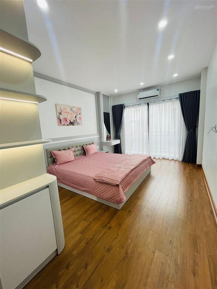 Cực hiếm! phố nguyên hồng, 30m ra ô tô, ngõ rộng thông, sát phố, dân xây chắc chắn, 40m2 * 5t