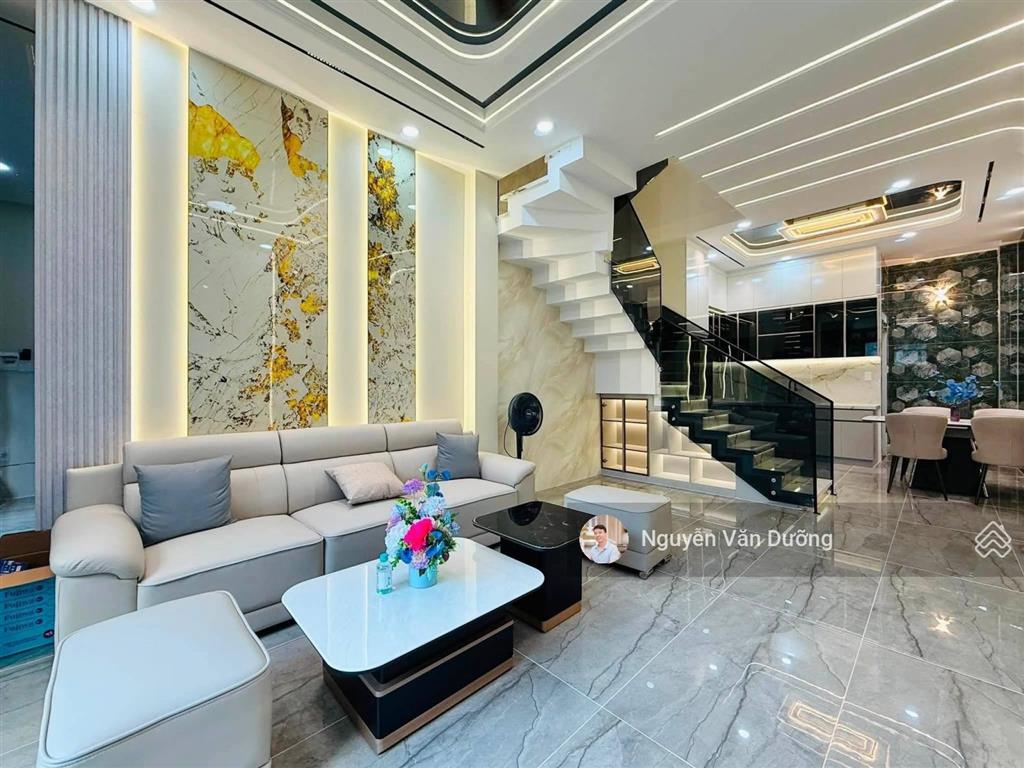 Phải thật nhanh! lô góc phố thái thịnh, ngõ nông, ô tô đỗ cổng, dân xây, ko quy hoạch 42m2 * 5t