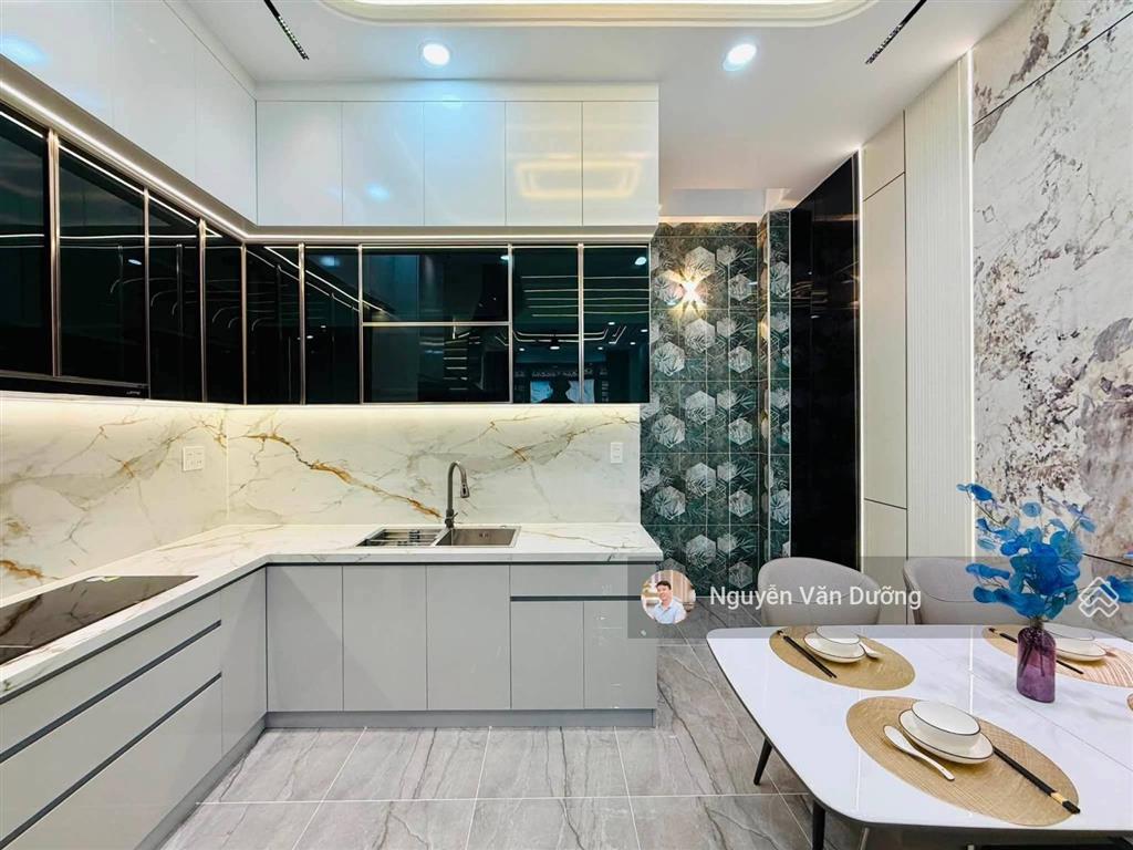 Phải thật nhanh! lô góc phố thái thịnh, ngõ nông, ô tô đỗ cổng, dân xây, ko quy hoạch 42m2 * 5t