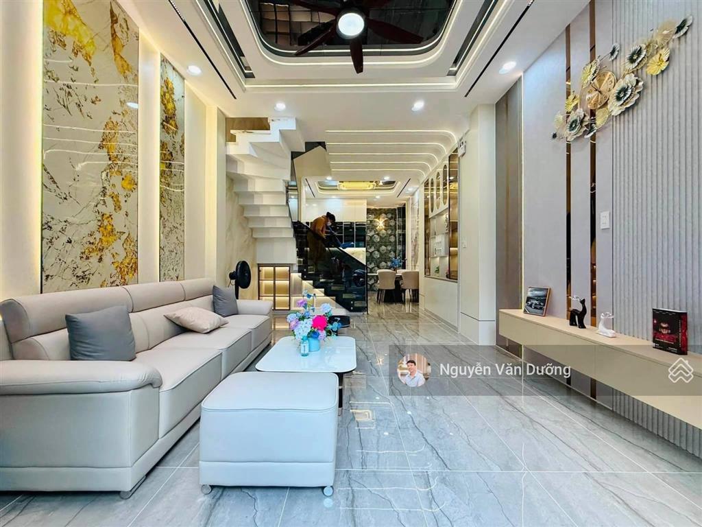 Phải thật nhanh! lô góc phố thái thịnh, ngõ nông, ô tô đỗ cổng, dân xây, ko quy hoạch 42m2 * 5t