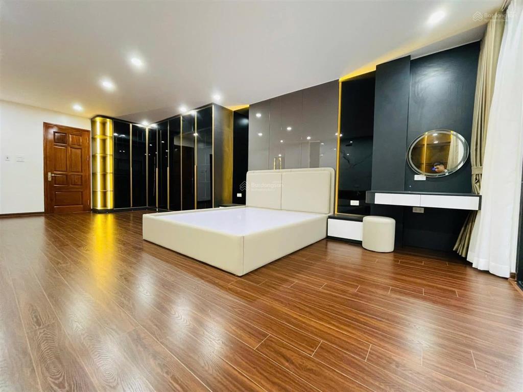 Nhanh chân! phố hào nam, thang máy nhập khẩu, ngõ nông, ô tô cách 40m, gần mặt phố, 39m2 * 6 tầng