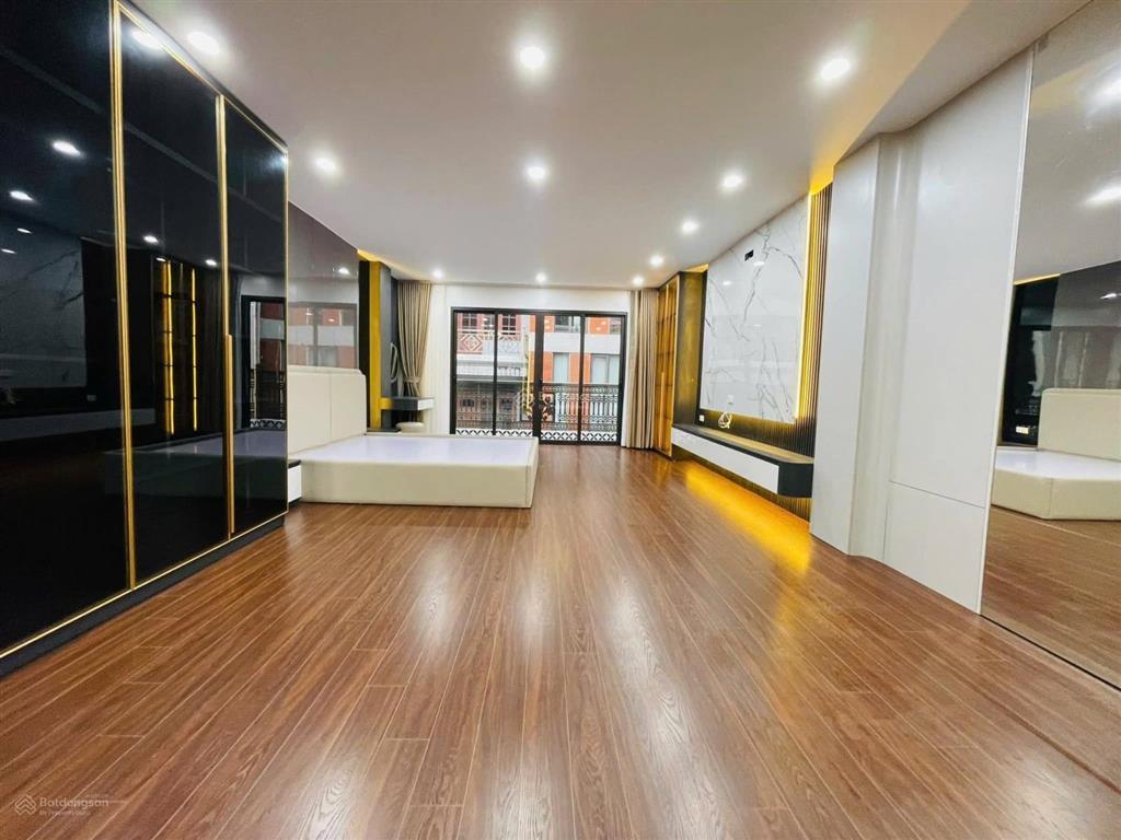 Nhanh chân! phố hào nam, thang máy nhập khẩu, ngõ nông, ô tô cách 40m, gần mặt phố, 39m2 * 6 tầng