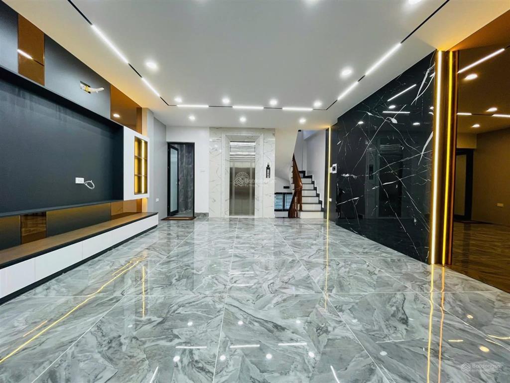 Nhanh chân! phố hào nam, thang máy nhập khẩu, ngõ nông, ô tô cách 40m, gần mặt phố, 39m2 * 6 tầng