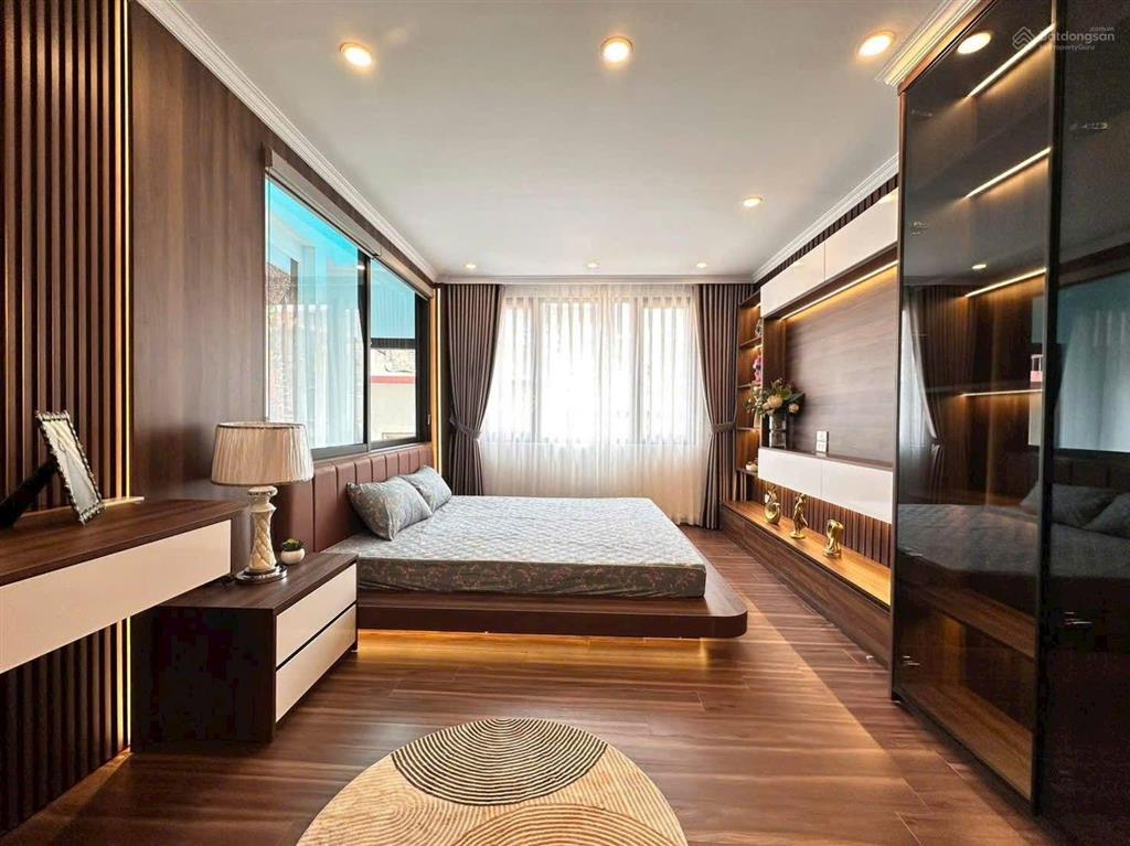 Bóc tem lô góc 2 thoáng, phố trường chinh, ngõ thông, 3 gác đỗ cửa, nhà đẹp ở luôn, 41m2x5t